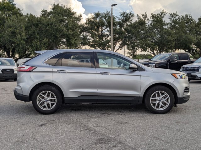 2022 Ford Edge SEL photo 4