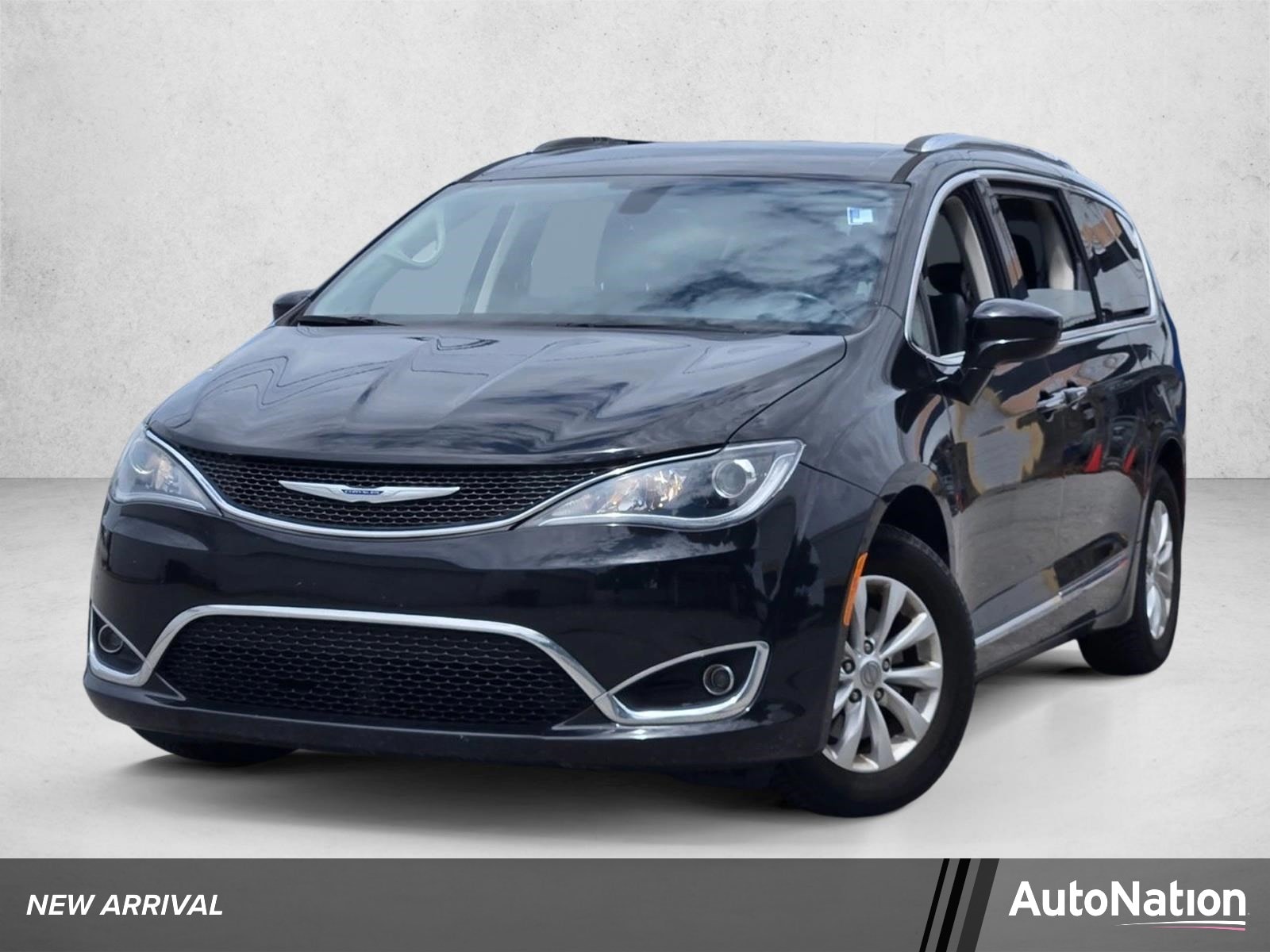 2019 Chrysler Pacifica Touring L's photo