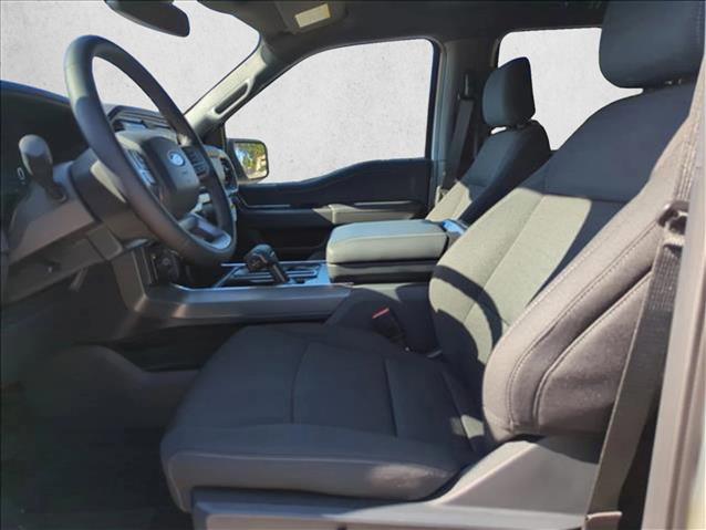 2025 Ford F-150 XLT photo 4