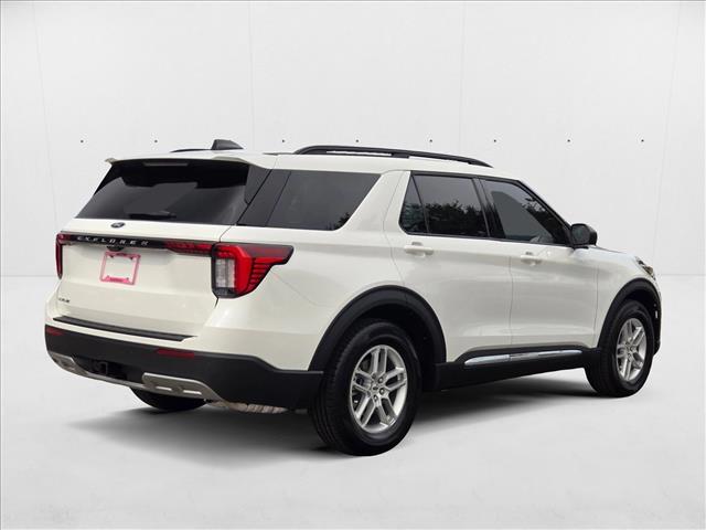 2025 Ford Explorer photo 2