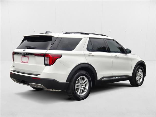 2025 Ford Explorer photo 2