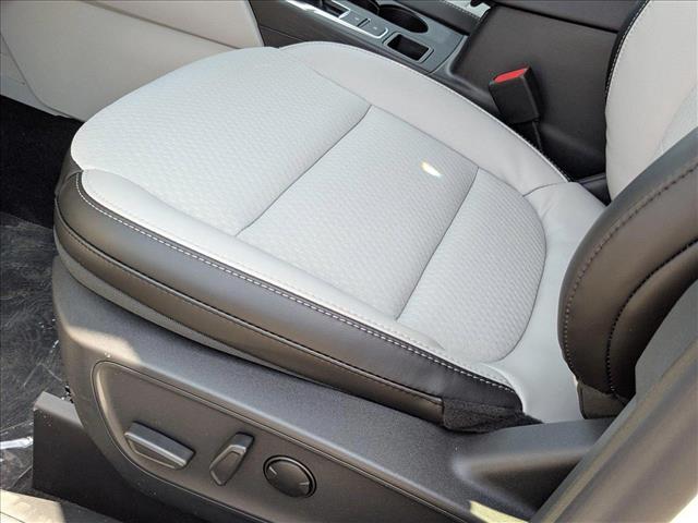 2025 Ford Escape photo 4