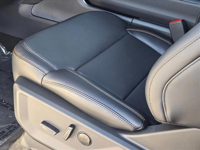 2025 Ford Expedition photo 4