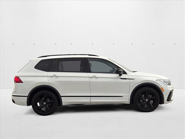 2023 Volkswagen Tiguan SE R-Line Black photo 4