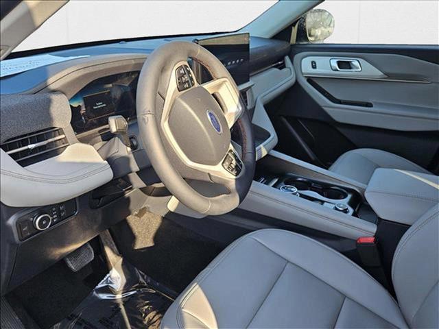 2025 Ford Explorer photo 3