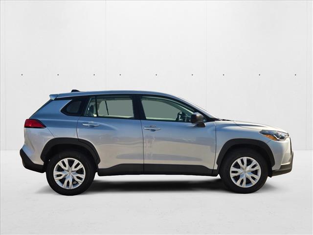 2022 Toyota Corolla Cross L photo 3