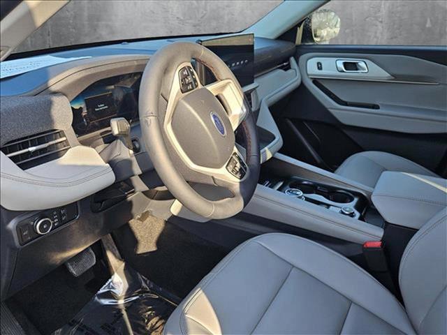 2025 Ford Explorer photo 3
