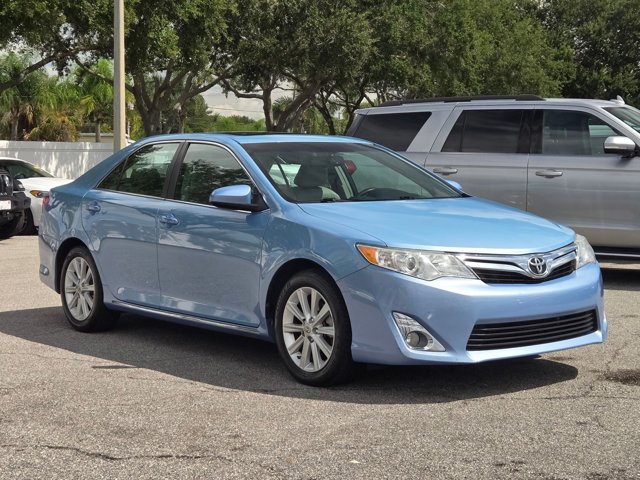 2014 Toyota Camry XLE photo 3