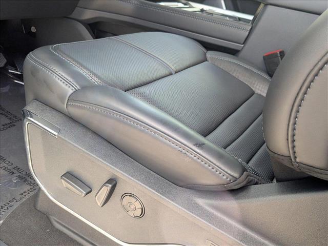 2025 Ford F-250 Platinum photo 4