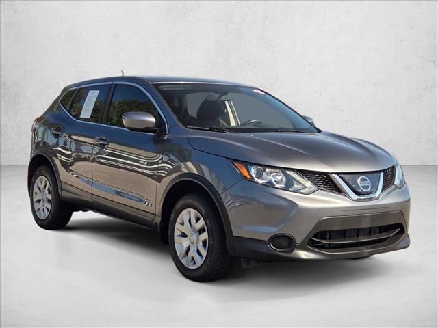 2019 Nissan Rogue Sport S photo 2
