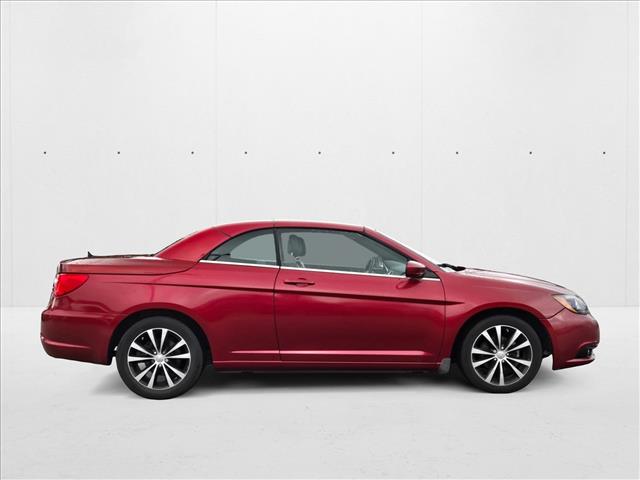 2014 Chrysler 200 S photo 4