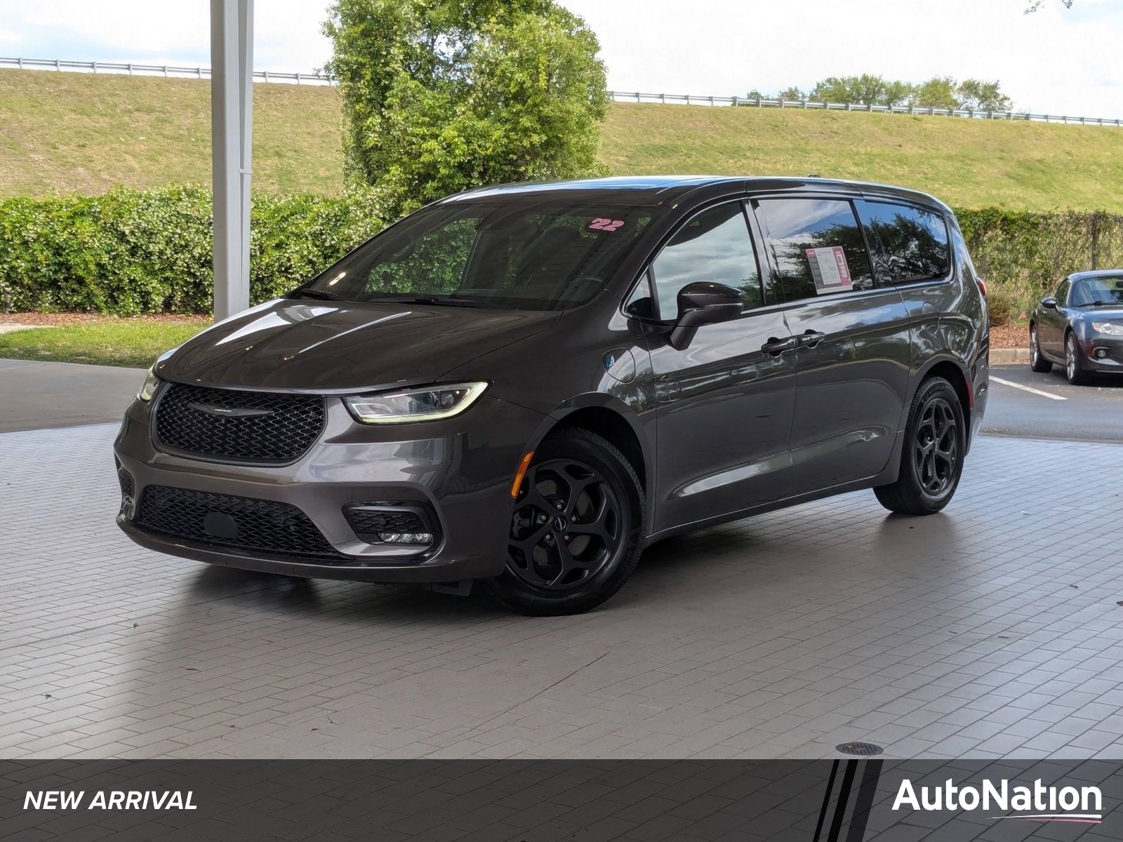2022 Chrysler Pacifica Hybrid Limited Hybrid's photo