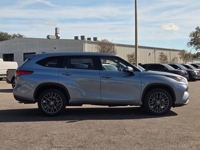 2023 Toyota Highlander Limited photo 4