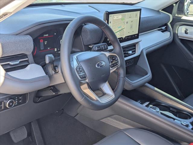 2025 Ford Explorer photo 2