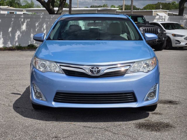 2014 Toyota Camry XLE photo 2