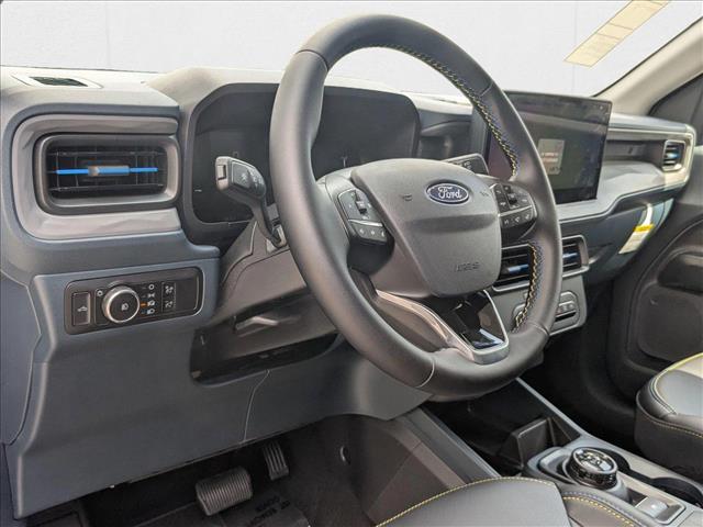 2025 Ford Maverick photo 3