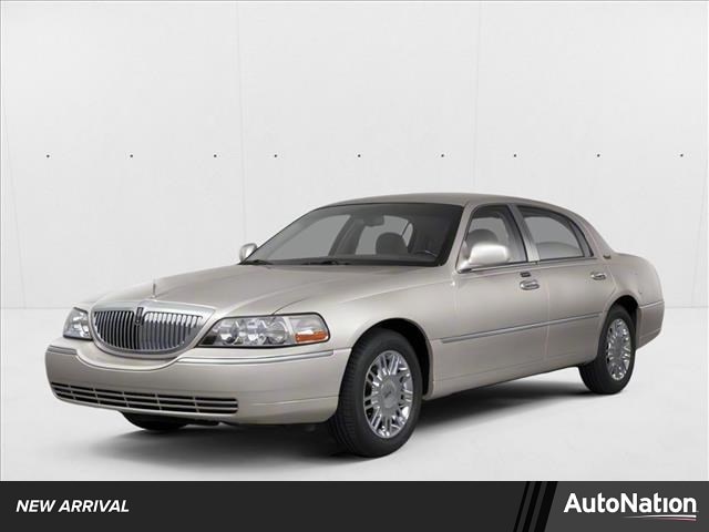 2011 Lincoln Town Car Signature Limited's photo