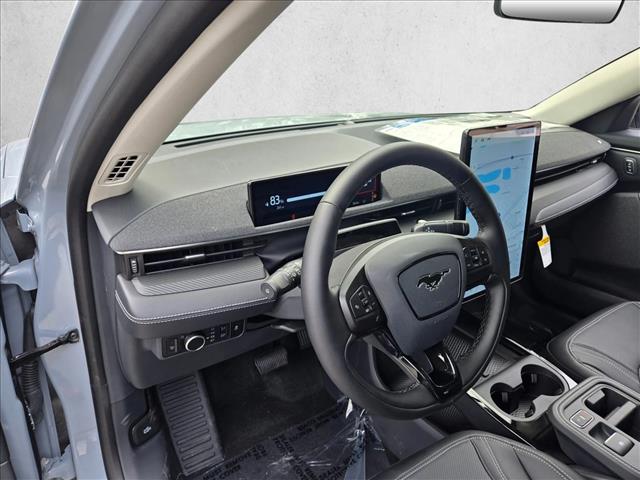 2025 Ford Mustang Mach-E Premium photo 3