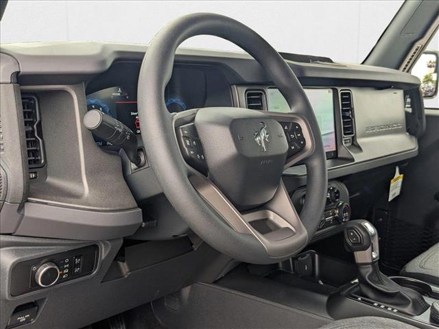 2025 Ford Bronco Base photo 3