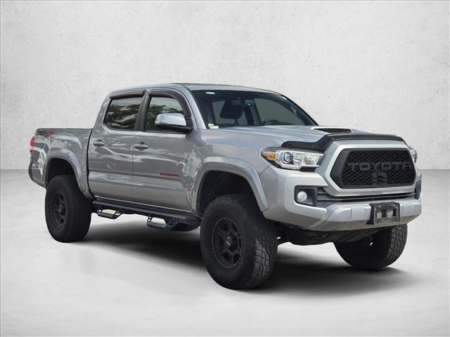 2017 Toyota Tacoma TRD Sport Double Cab photo 3
