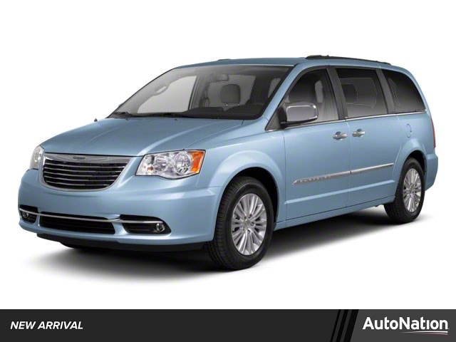 2012 Chrysler Town & Country Limited's photo