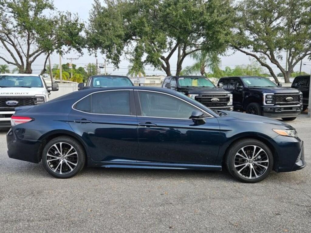 Used 2019 Toyota Camry SE Sedan