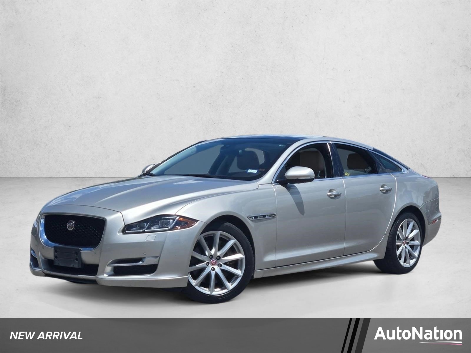 2017 Jaguar XJ XJ R-Sport's photo