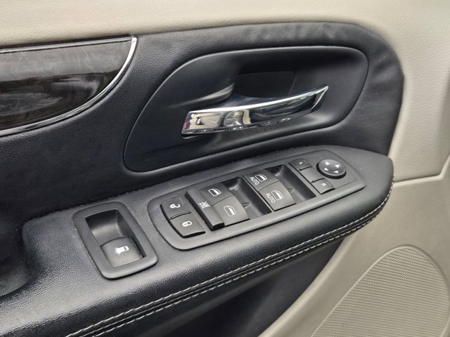 Image of 2016 Chrysler Town & Country Touring Van LWB Passenger