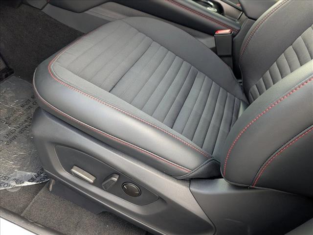 2025 Ford Explorer ST-Line photo 4