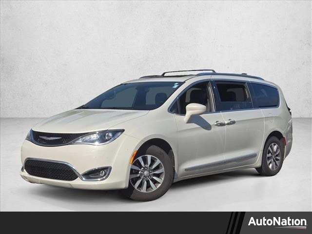 2020 Chrysler Pacifica Touring L Plus's photo