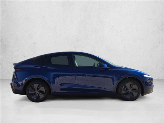 2026 Tesla Model Y Long Range photo 4