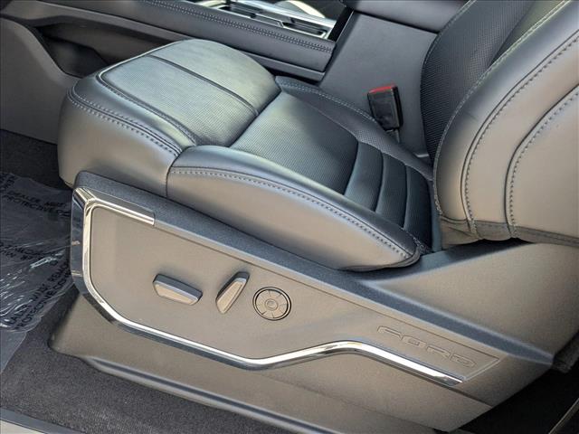 2025 Ford F-350 Platinum photo 4