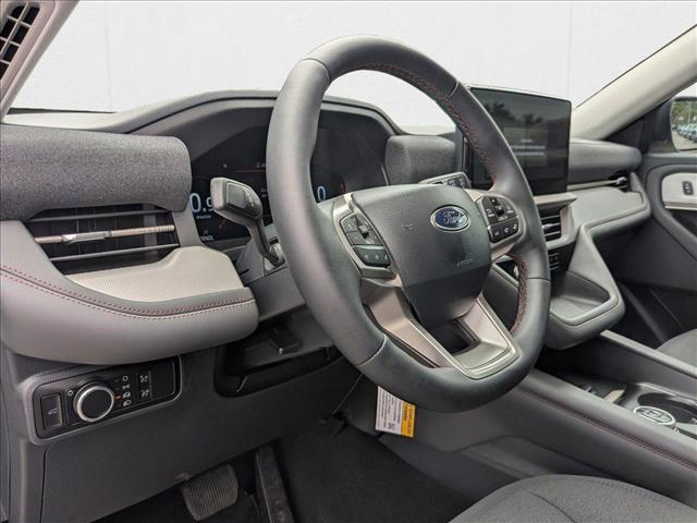 2025 Ford Explorer photo 2