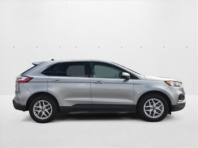 2022 Ford Edge SEL photo 4