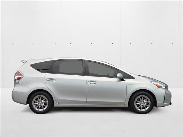 2017 Toyota Prius V Two photo 4