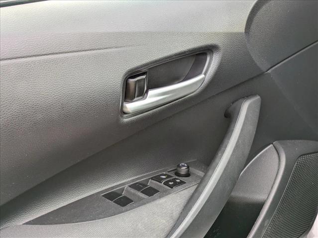 2021 Toyota Corolla LE photo 3