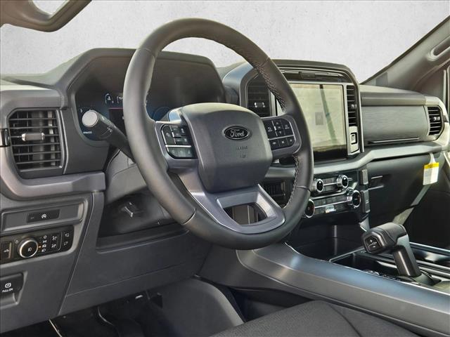 2025 Ford F-150 XLT photo 3