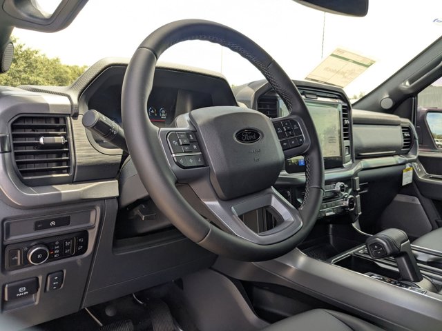 2025 Ford F-150 XLT photo 3