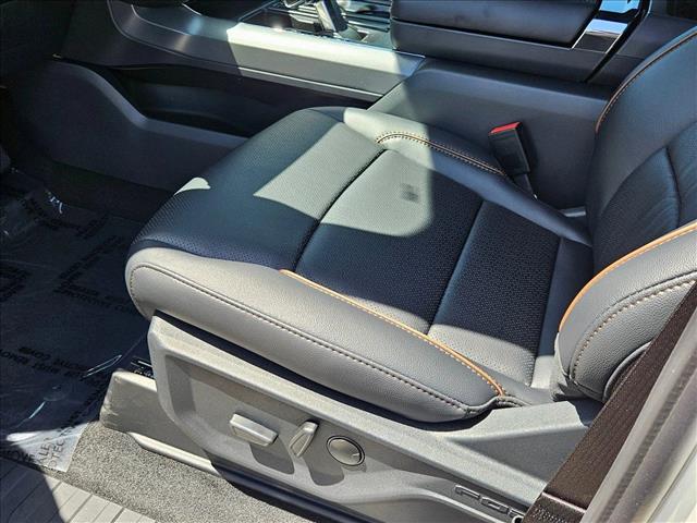 2025 Ford F-150 Lariat photo 4