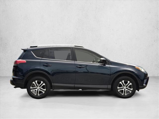 2018 Toyota RAV4 LE photo 4