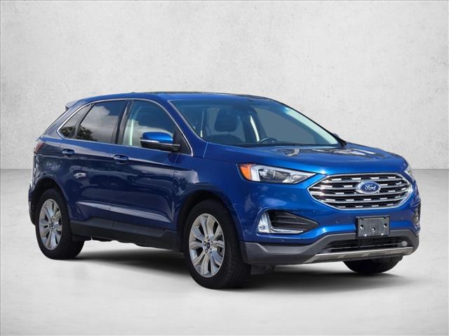 2022 Ford Edge Titanium photo 2