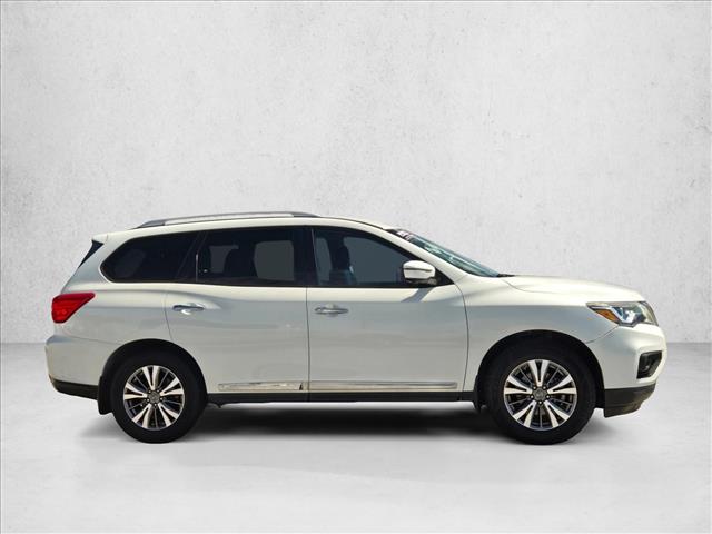 2018 Nissan Pathfinder SL photo 3