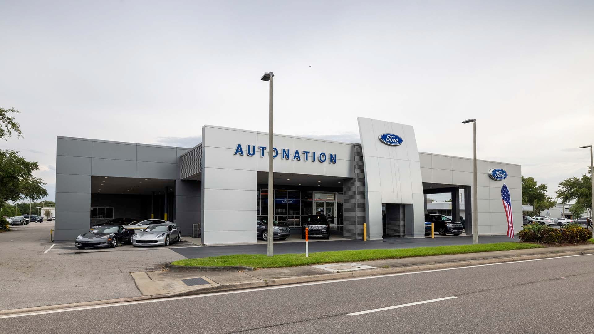 Exterior view of AutoNation Ford St. Petersburg