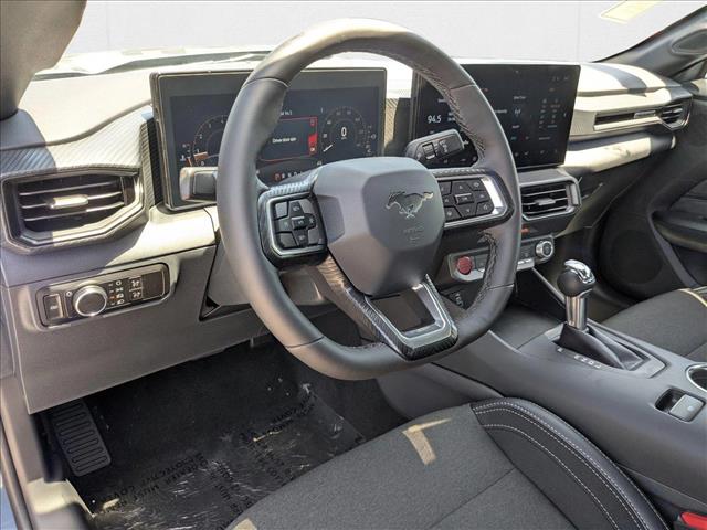 2025 Ford Mustang EcoBoost photo 3