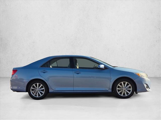 2014 Toyota Camry XLE photo 4