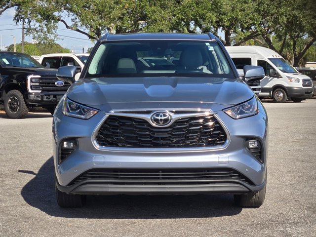 2023 Toyota Highlander Limited photo 2