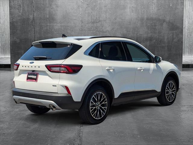 2025 Ford Escape photo 2