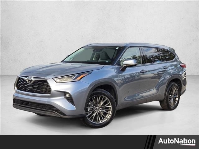 2023 Toyota Highlander Limited's photo