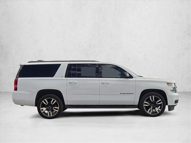 2018 Chevrolet Suburban LT photo 4