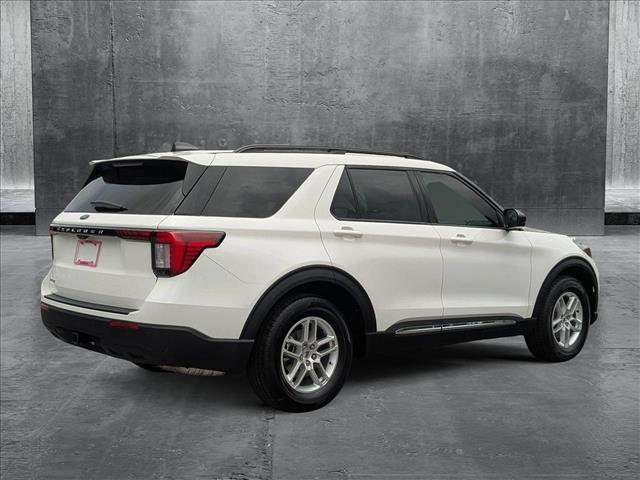 2025 Ford Explorer photo 2